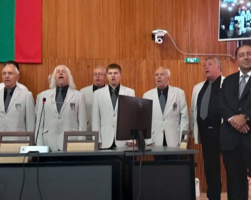 На тържествената сесия на ОбС-Дупница: Отличиха изтъкнати граждани с почетни отличия на общината