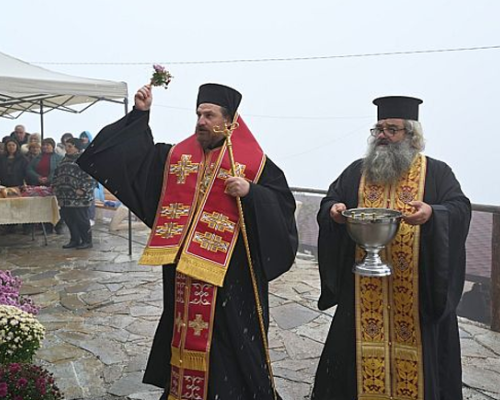 Епископ Йеротей от Рилския манастир освети параклиса при Коматинските скали