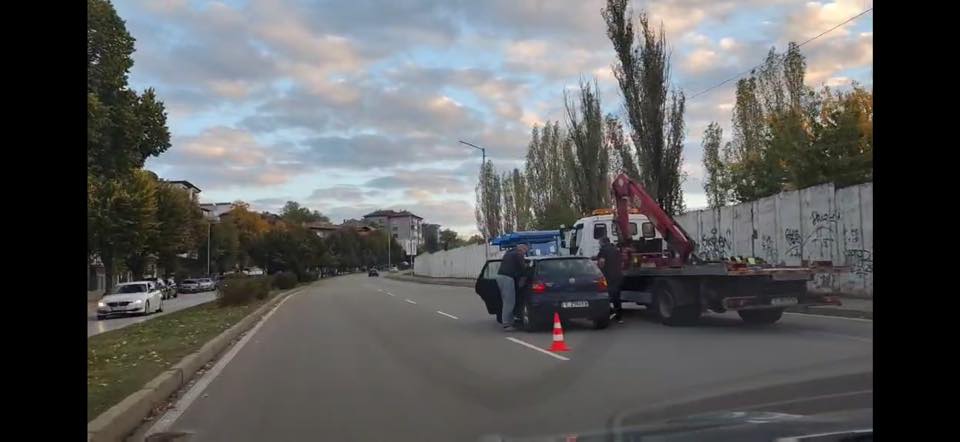 Скандал в Благоевград: Зам.-кметът Станислав Кимчев използвал общинския паяк в почивен ден, за да му прибере аварирала кола Скандал в Благоевград: Зам.-кметът Станислав Кимчев използвал общинския паяк в почивен ден, за да му прибере аварирала кола