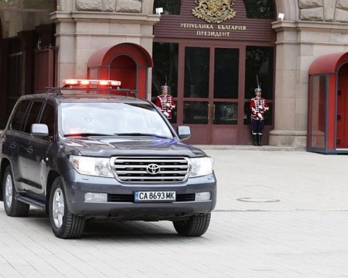 ДПС-Ново начало: Финансовият министър да осигури служебни коли на Президентството
