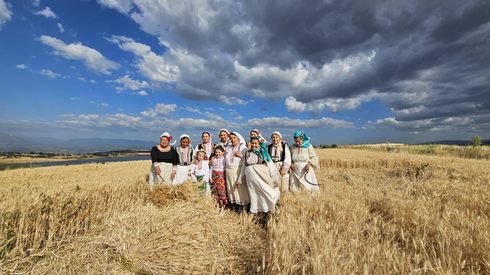 Честит рожден ден на Дафинка Бойчев, двигателят на културния живот в благоевградското село Логодаж!