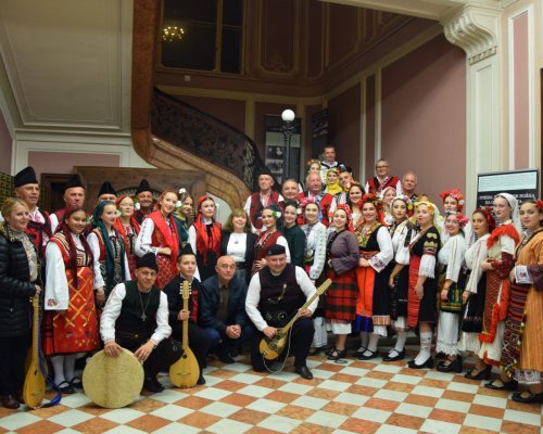 Разложки фолклорни групи с достойно участие в научната конференция ТЕРЕНИ И ПОСОКИ