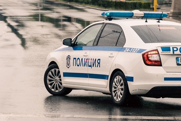 Непълнолетен хванат да кара кола в Якоруда, глобиха бащата Непълнолетен хванат да кара кола в Якоруда, глобиха бащата