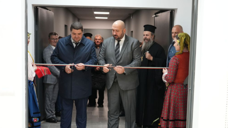 С благословията на митрополит Серафим: Откриха официално новия хореографски комплекс в ЮЗУ С благословията на митрополит Серафим: Откриха официално новия хореографски комплекс в ЮЗУ