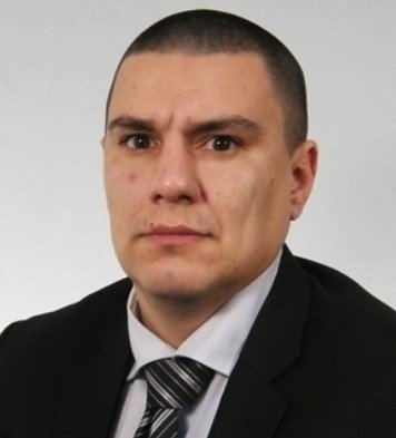 Огнена вендета срещу шефа на полицията в Козлодуй: Запалиха БМВ-то на жена му Огнена вендета срещу шефа на полицията в Козлодуй: Запалиха БМВ-то на жена му