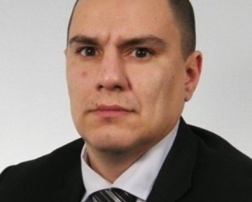 Огнена вендета срещу шефа на полицията в Козлодуй: Запалиха БМВ-то на жена му