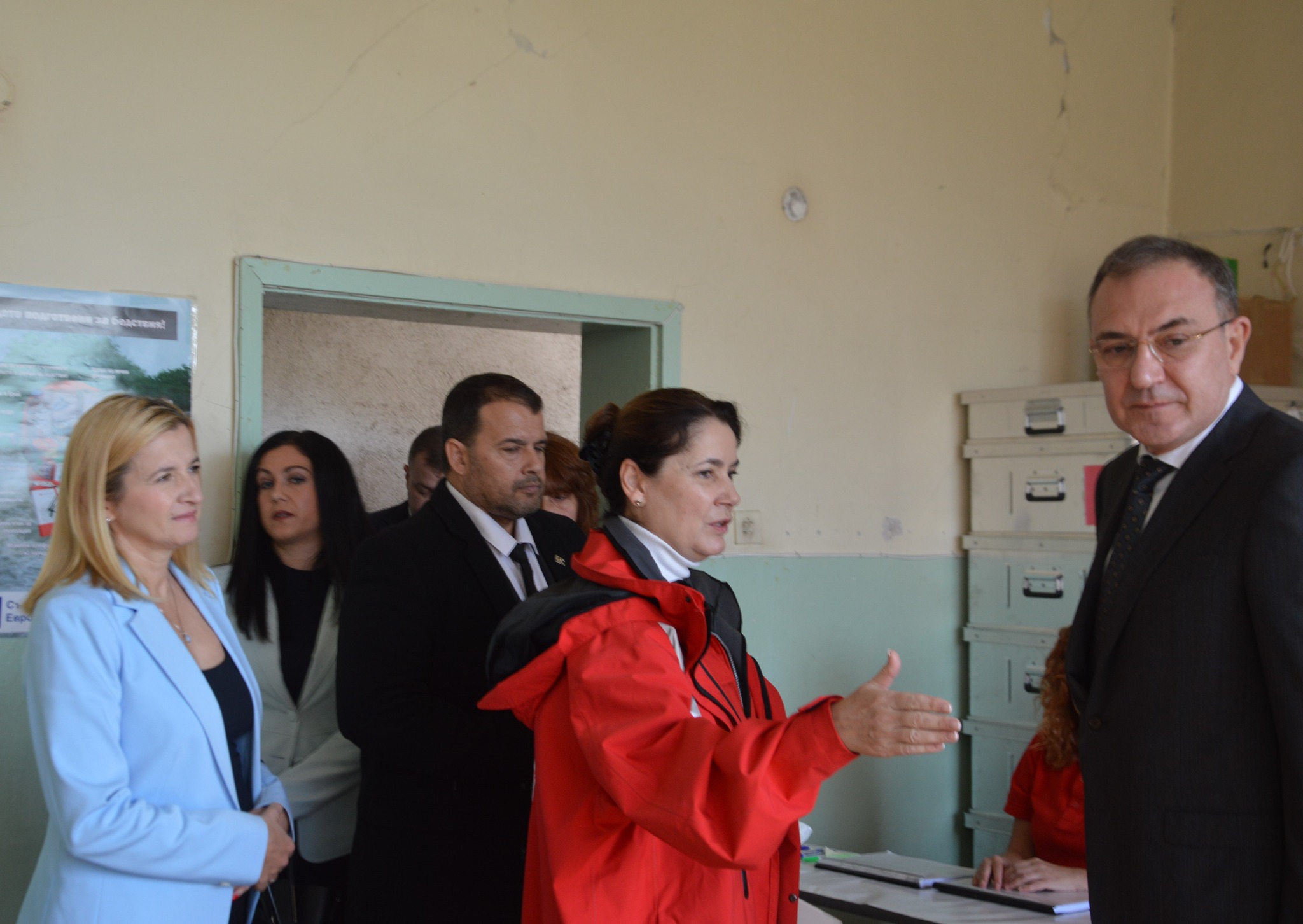 Официално дадоха старт на кампанията на Български Червен кръст за раздаване на хранителни и хигиенни продукти в Благоевград Официално дадоха старт на кампанията на Български Червен кръст за раздаване на хранителни и хигиенни продукти в Благоевград