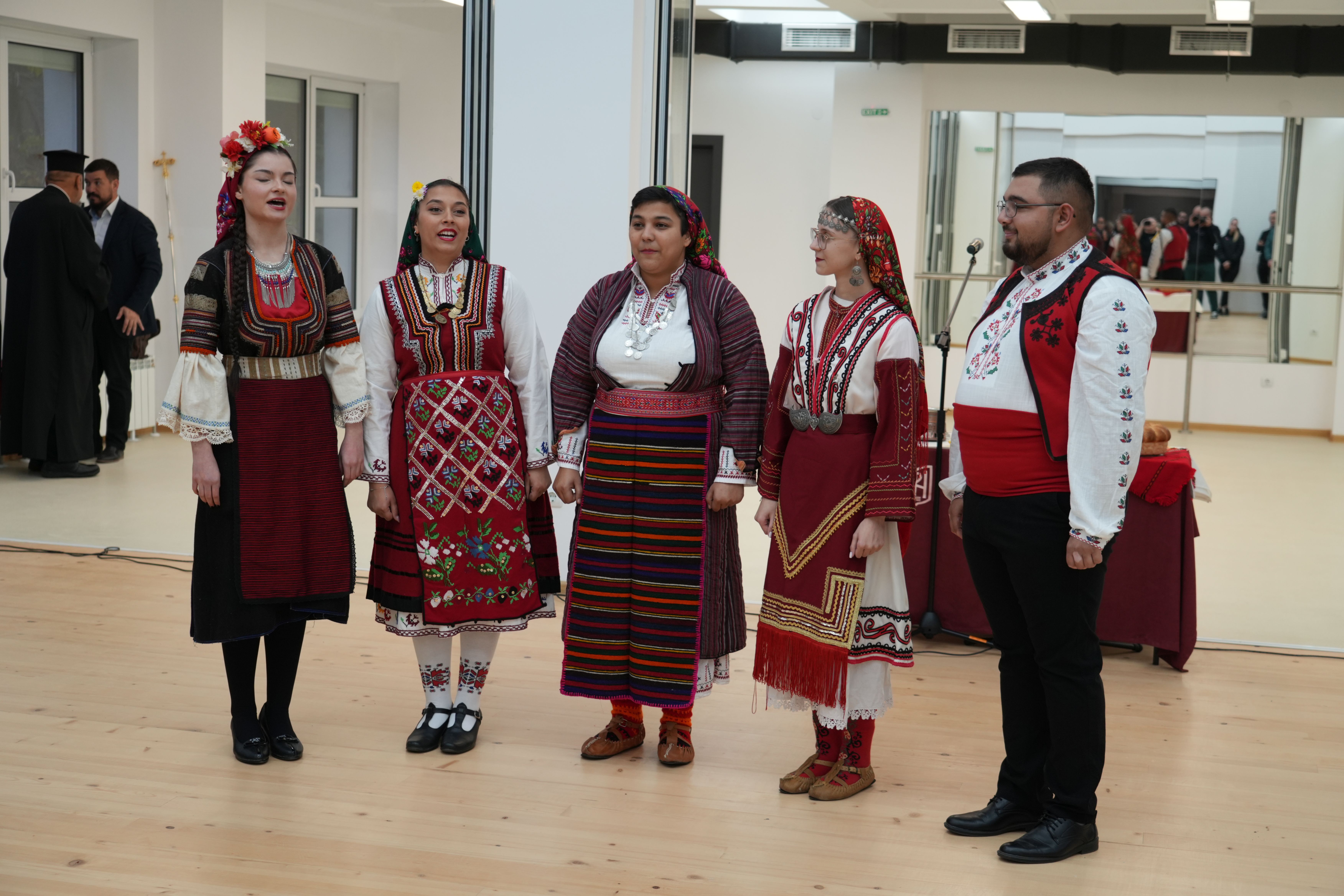С тържествен водосвет бе открит новият хореографски комплекс в ЮЗУ Неофит Рилски