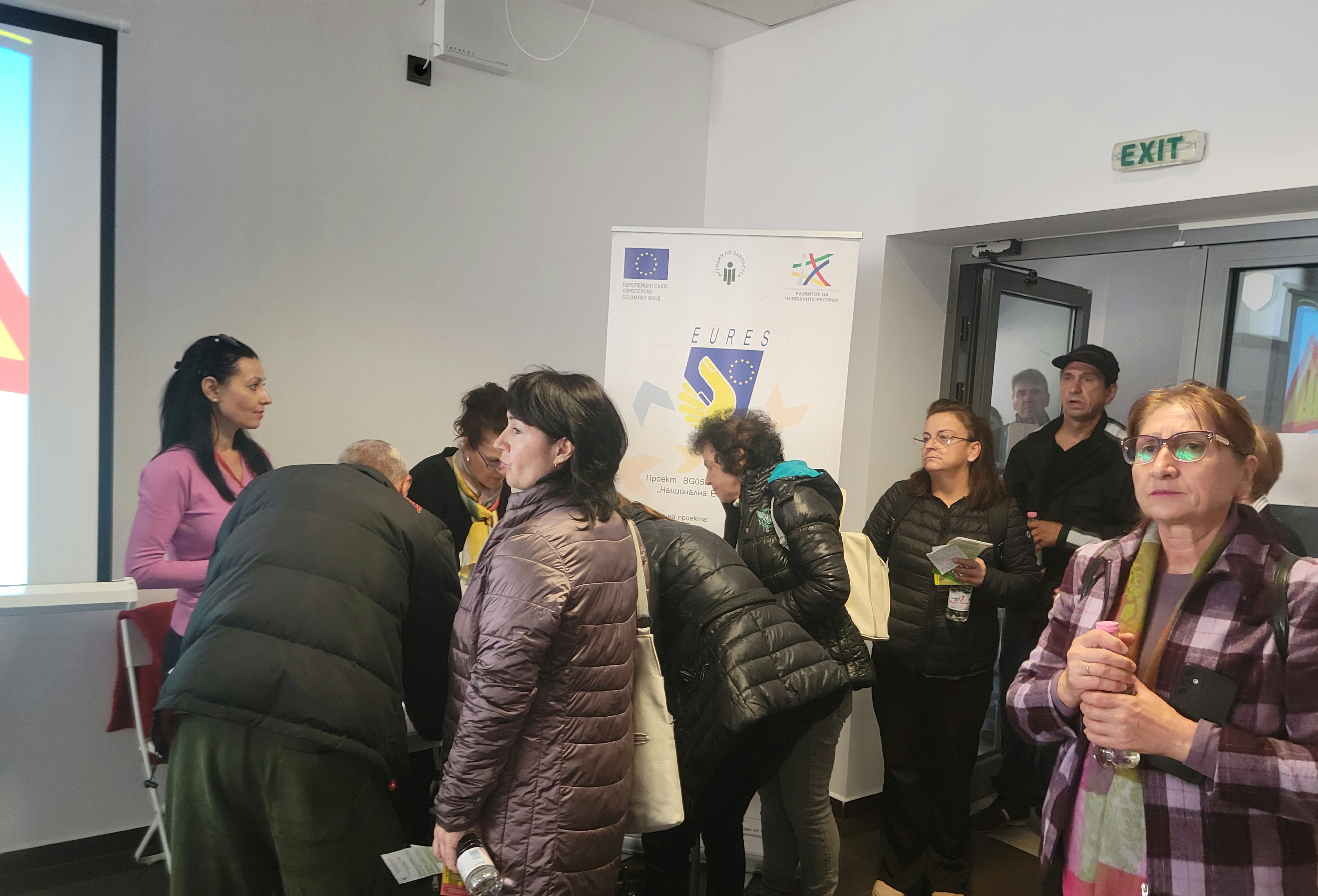 Голям интерес към трудовата борса в Благоевград, десетки потърсиха шанс за реална работа!