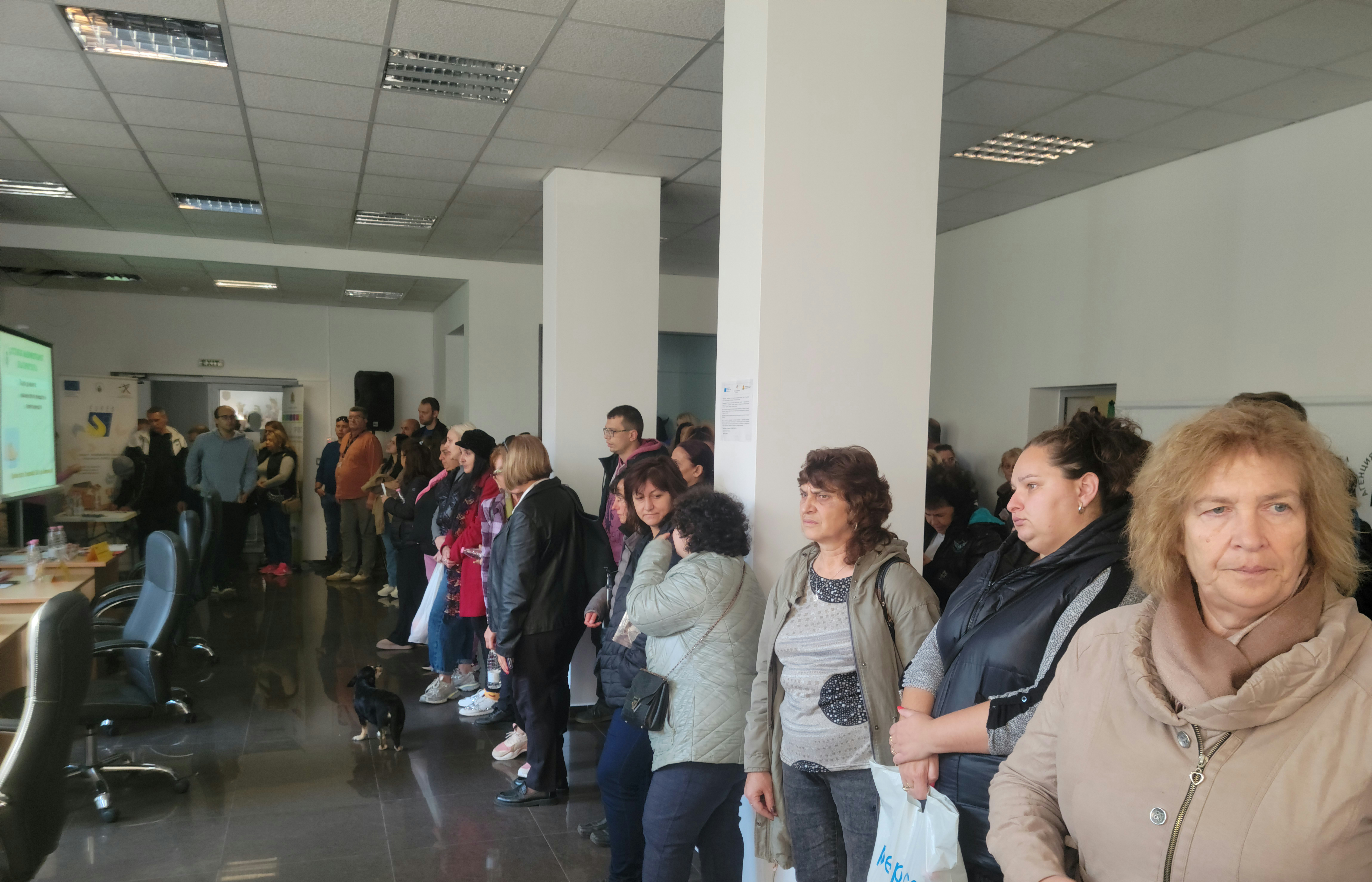 Голям интерес към трудовата борса в Благоевград, десетки потърсиха шанс за реална работа!