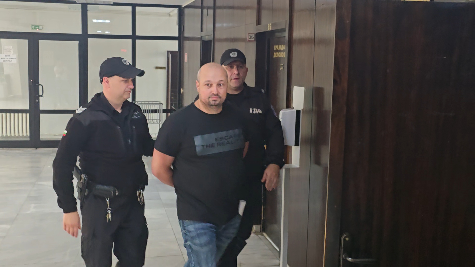 Съдът в Благоевград пусна граничния полицай А. Коцев обвинен за порнография срещу 1000 лв. гаранция