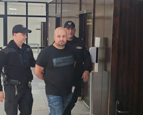 Съдът в Благоевград пусна граничния полицай А. Коцев обвинен за порнография срещу 1000 лв. гаранция