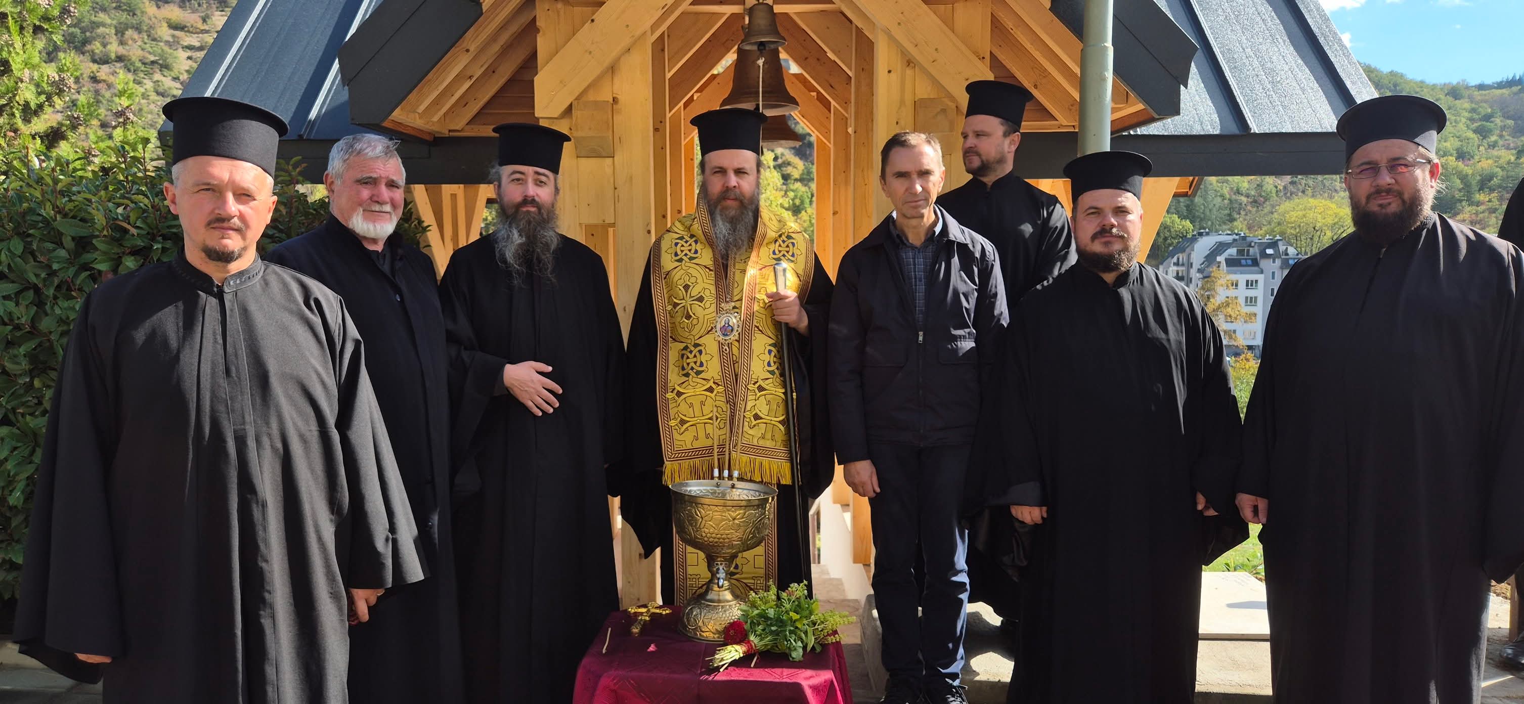 Владиката Серафим освети камбаните на параклис  Св. великомъченик Димитър  в Сандански