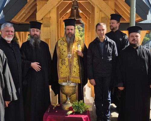 Владиката Серафим освети камбаните на параклис  Св. великомъченик Димитър  в Сандански