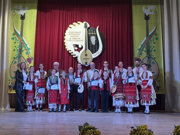 ФГ Веселина от Благоевград с блестящо представяне на конкурса Руско Стефанов в Сунгурларе ФГ Веселина от Благоевград с блестящо представяне на конкурса Руско Стефанов в Сунгурларе