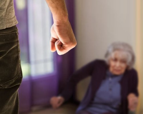 Шок в Кюстендилско: Двама синове задържани за насилие над майките си !