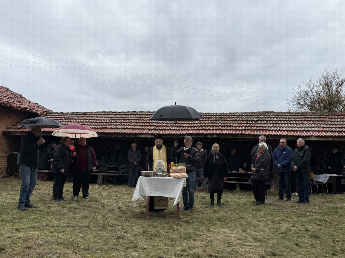 С литургия и курбан в Сенокос почетоха Свети Димитър С литургия и курбан в Сенокос почетоха Свети Димитър