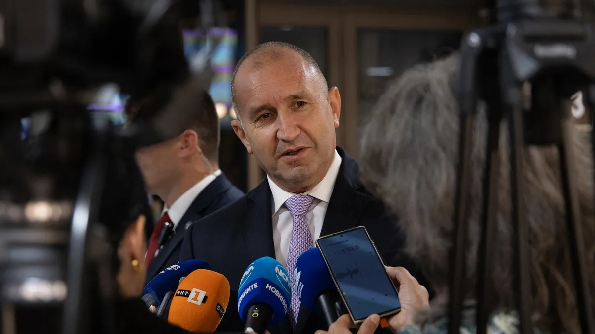 Радев: Трябва да има ясна отговорност в управлението, за да се развива България като модерна, европейска, демократична държава Радев: Трябва да има ясна отговорност в управлението, за да се развива България като модерна, европейска, демократична държава