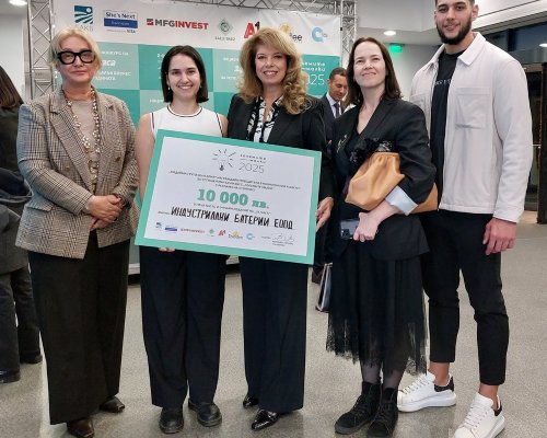 Вицепрезидентът Илияна Йотова на участниците в конкурс за малък бизнес