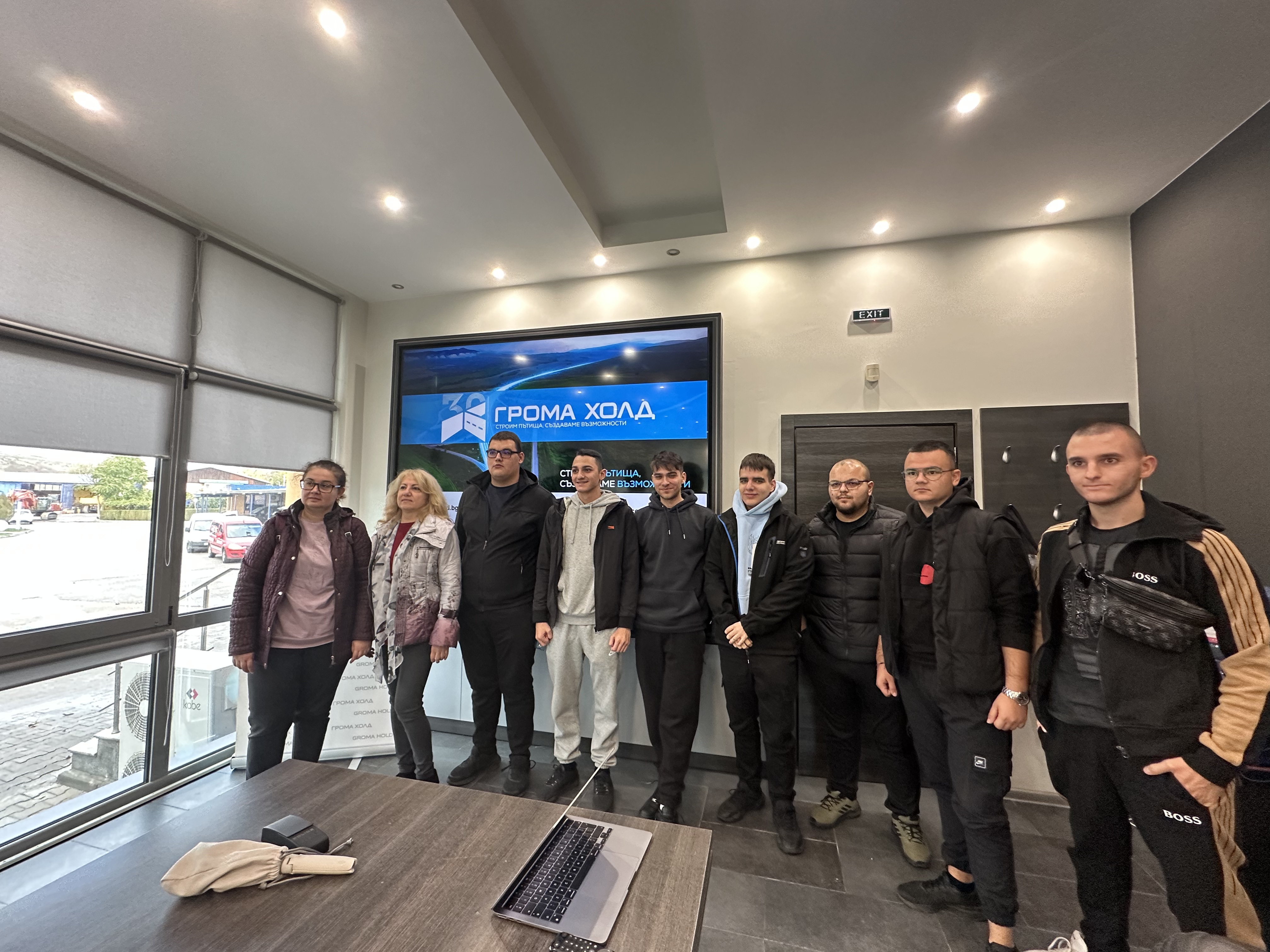 Студенти от ВТУ  Тодор Каблешков  посетиха производствената база на  Грома Холд  в с. Бело Поле