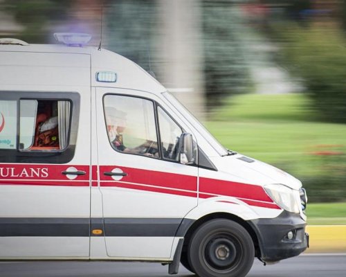 Седеметажна жилищна сграда рухна край Истанбул, спасителни екипи търсят оцелели
