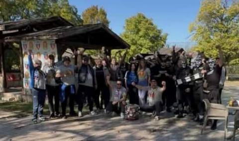 Фенове на Спартак и Славия първо пиха заедно,а после се биха! Фенове на Спартак и Славия първо пиха заедно,а после се биха!