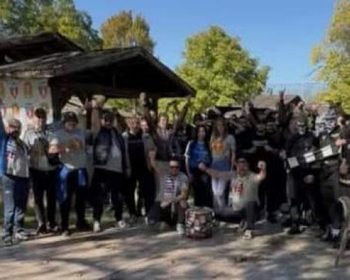 Фенове на Спартак и Славия първо пиха заедно,а после се биха!
