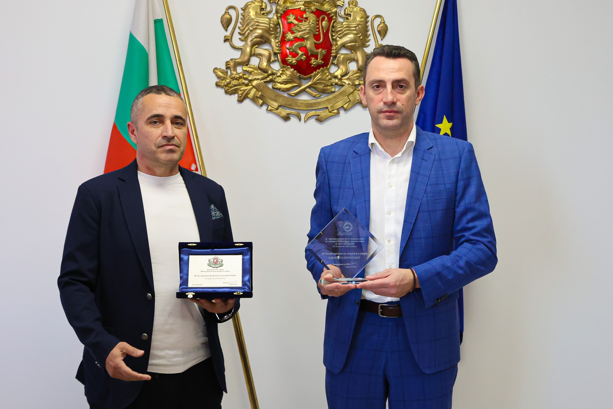Министърът на младежта и спорта Иван Пешев връчи почетни плакети на златните медалисти по канадска борба от Световното първенство в Албена
