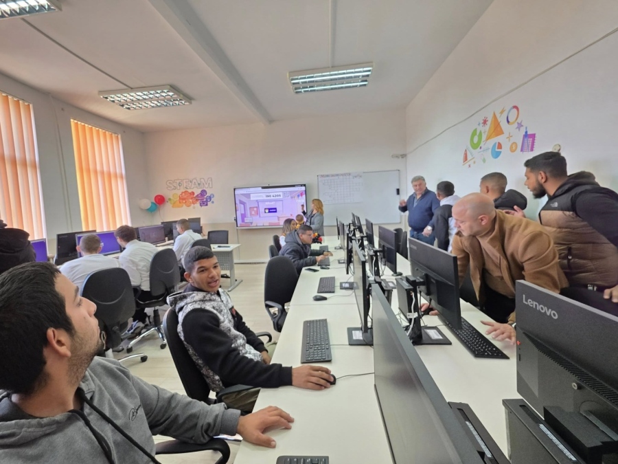 Професионалната гимназия по транспорт в Дупница откри втори STEM кабинет Професионалната гимназия по транспорт в Дупница откри втори STEM кабинет