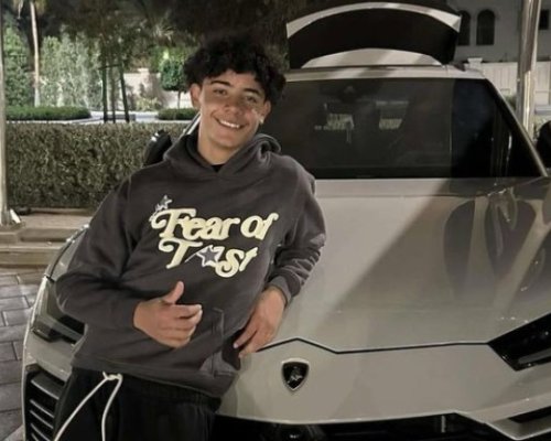 Кристиано Роналдо-младши се сдоби с първия си автомобил