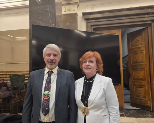 Директорката на ПМГ в Гоце Делчев Елка Божикова с престижна награда