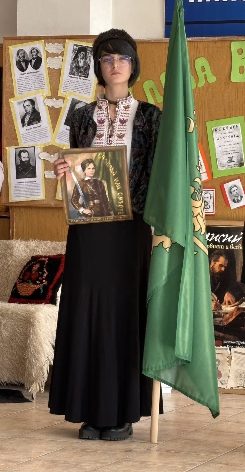 Райна Княгиня, Васил Левски, Христо Ботев и...оживяха на сцената в РПГ Никола Стойчев-Разлог Райна Княгиня, Васил Левски, Христо Ботев и...оживяха на сцената в РПГ Никола Стойчев-Разлог