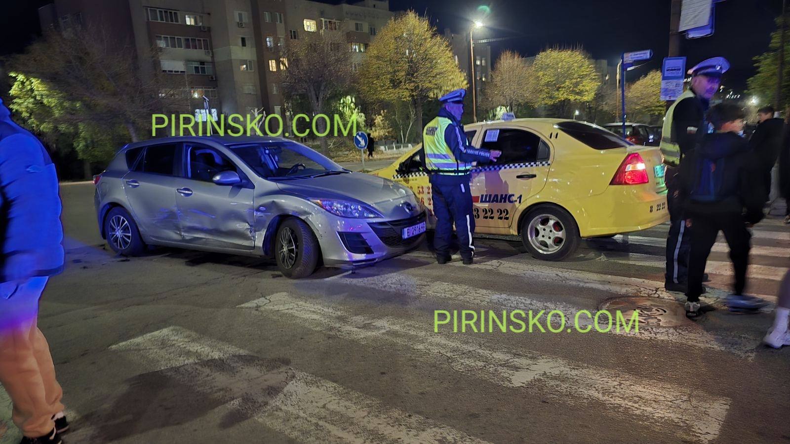 Три коли се нанизаха пред новата Била в Благоевград Три коли се нанизаха пред новата Била в Благоевград