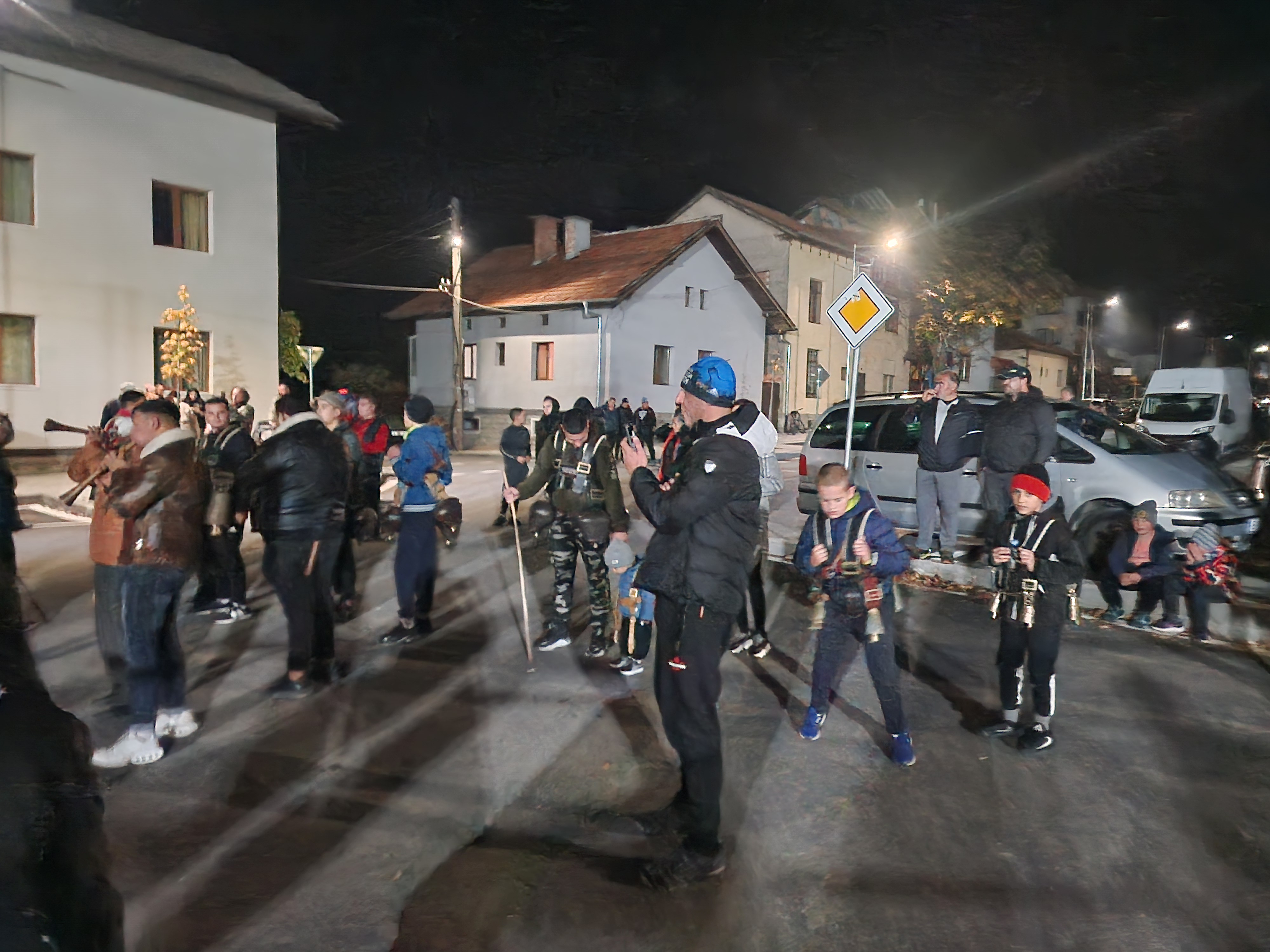 НЕ на Хелоуин! Аз съм банскалия и че дрънкам звонци - Банско избра българското