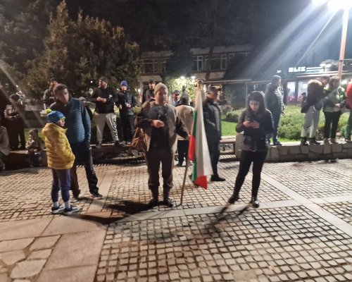 НЕ на Хелоуин! Аз съм банскалия и че дрънкам звонци - Банско избра българското