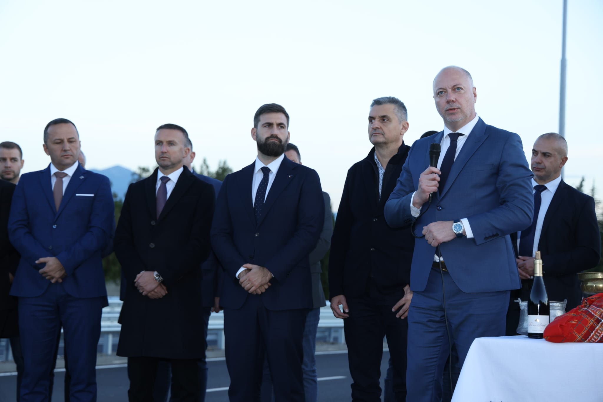 Премиерът Росен Желязков пусна символично новото осветление на Главен път Е-79 край Благоевград