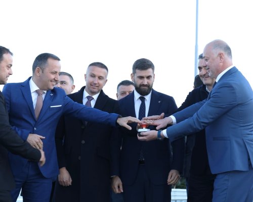 Премиерът Росен Желязков пусна символично новото осветление на Главен път Е-79 край Благоевград