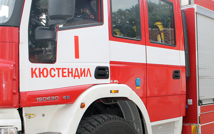 Два пожара през уикенда в Кюстендилско, горяха къща в Рила и автомобил в Дупница