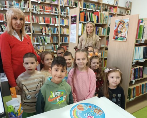 Хлапета се потопиха в царството на детските книги в РБ Д. Талев в Благоевград