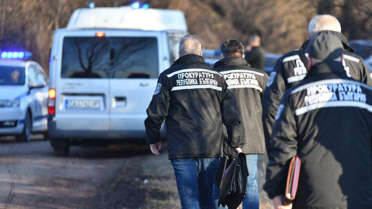 Задържаха седем мигранти в товарен автомобил на граничен пункт Кулата , шофьорът е криминално проявен Задържаха седем мигранти в товарен автомобил на граничен пункт Кулата , шофьорът е криминално проявен