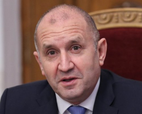 Радев наложи вето върху закона за Лукойл и ДАНС