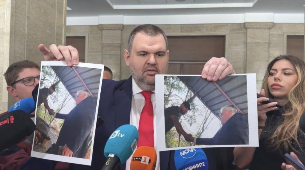 Пеевски: Рашков е сниман с Мухарем Мухата в Хасково, не в Пазарджик Пеевски: Рашков е сниман с Мухарем Мухата в Хасково, не в Пазарджик
