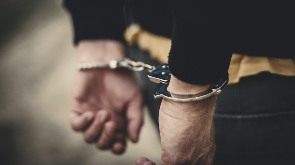Задържаха 8 души, сред които и българин, при акция с иззети 3,3 тона кокаин в Нидерландия Задържаха 8 души, сред които и българин, при акция с иззети 3,3 тона кокаин в Нидерландия
