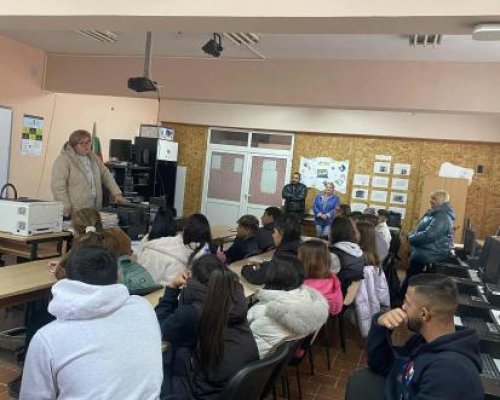 РЗИ-Благоевград и здравни медиатори от Симитли представиха здравно-образователни теми пред ученици в Крупник