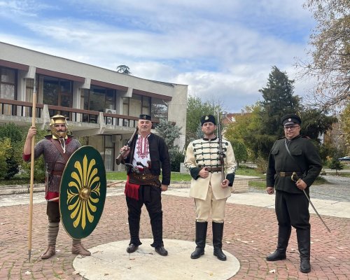 Пространството пред музея в Благоевград се превърна в истинска класна стая под открито небе