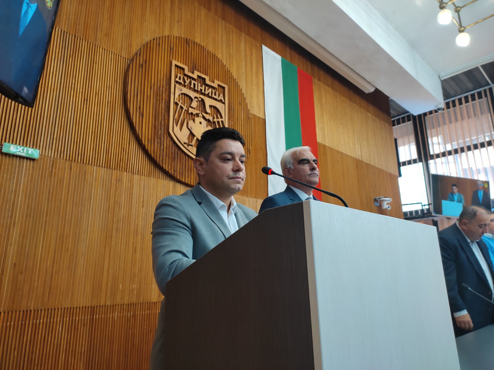 Димитър Крекманов от ГЕРБ положи клетва като нов общински съветник в Дупница Димитър Крекманов от ГЕРБ положи клетва като нов общински съветник в Дупница