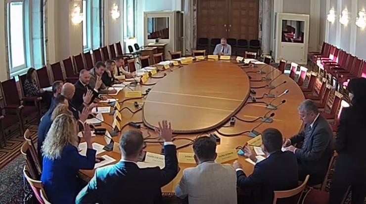 Немски модел или тайна комисия -как управляващи и опозиция видяха казуса с Лукойл Немски модел или тайна комисия -как управляващи и опозиция видяха казуса с Лукойл
