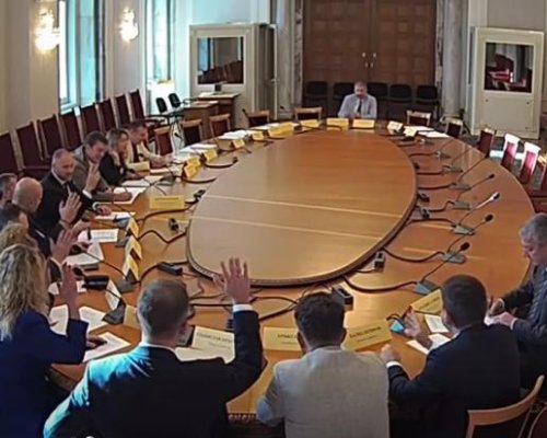 Немски модел  или  тайна комисия  -как управляващи и опозиция видяха казуса с Лукойл