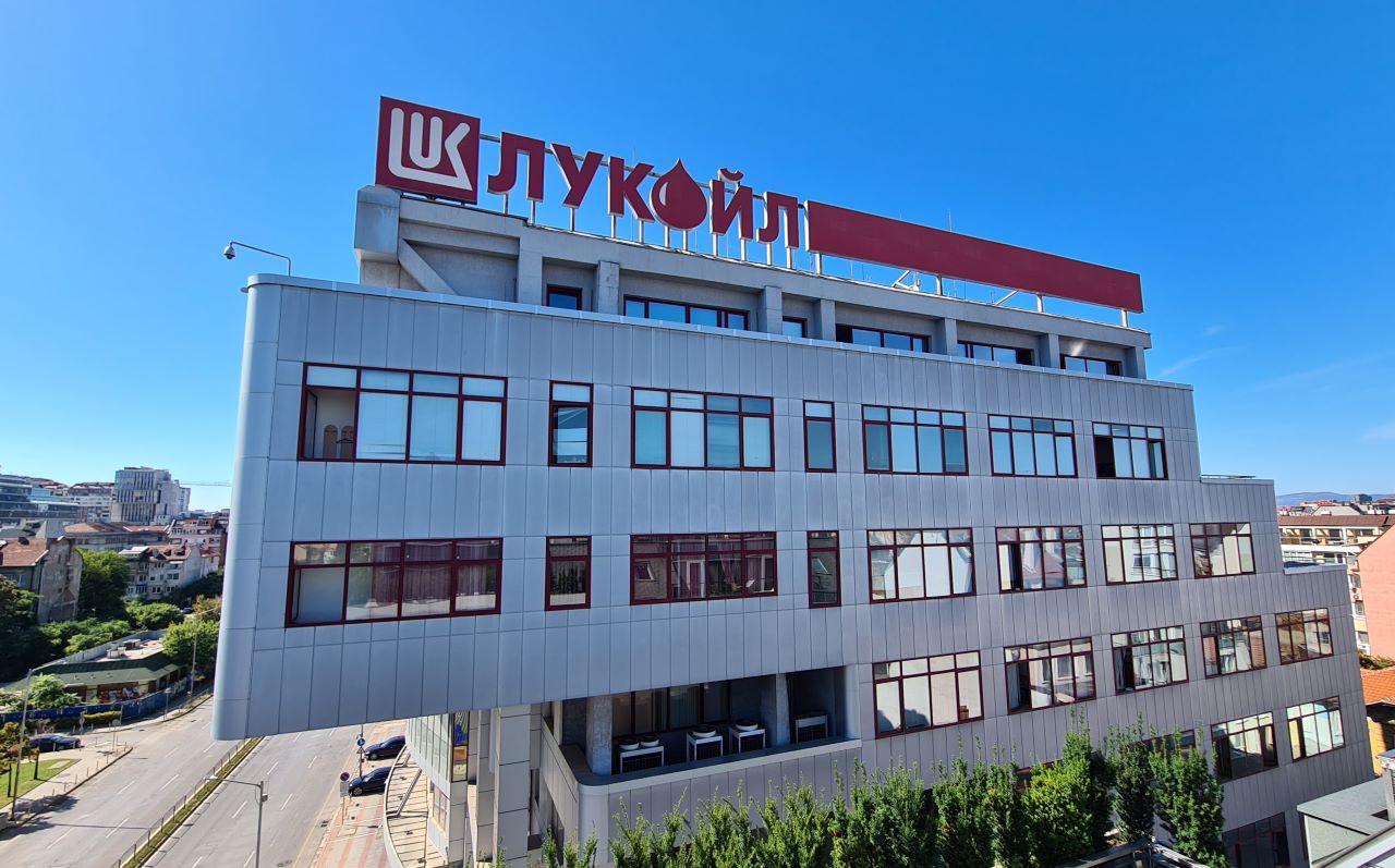 ДАНС, МВР и МО засилват мерките за сигурност в обектите на Лукойл