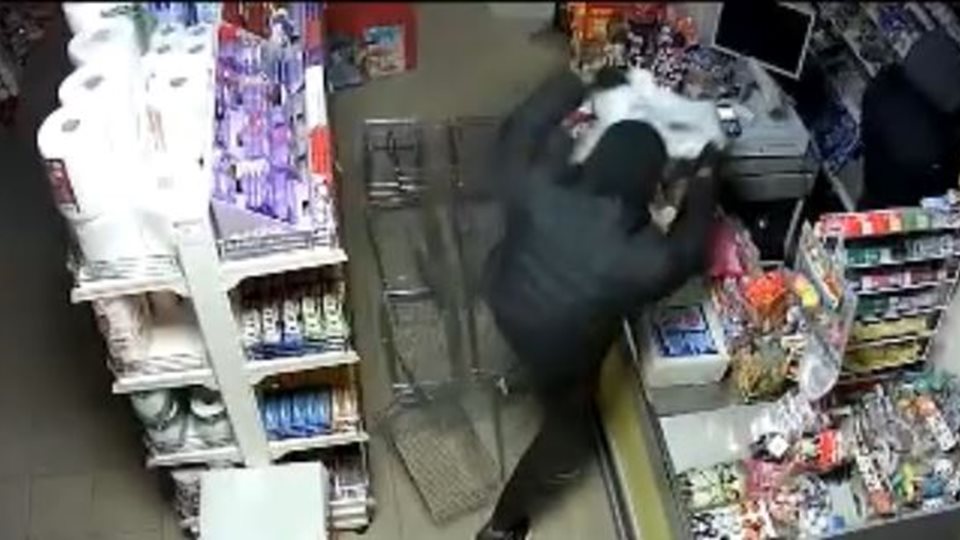 Кражба на пари и цигари от магазин в с. Струмяни Кражба на пари и цигари от магазин в с. Струмяни
